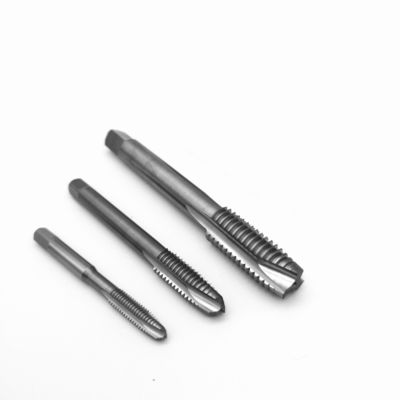 Buen precio Cuadrado extremo M18x2 5 Grifos de flauta espiral Grifos de flauta 3 Grifos de flauta para acero al carbono y acero de aleación en línea
